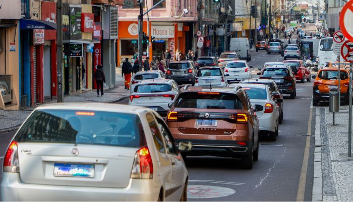  Redução do IPVA impulsiona alta de 52% nos emplacamentos em outubro no Paraná